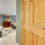 Stylish 2 Bedroom Maisonette With Parking