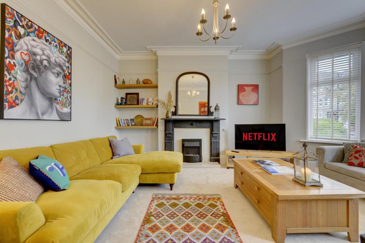 Stylish 2 Bedroom Maisonette With Parking