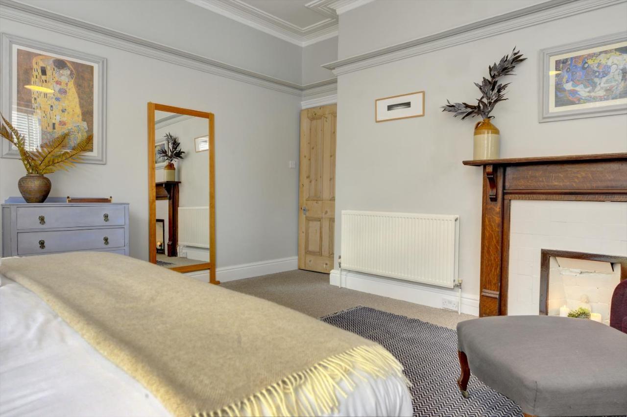 Stylish 2 Bedroom Maisonette With Parking Apartment