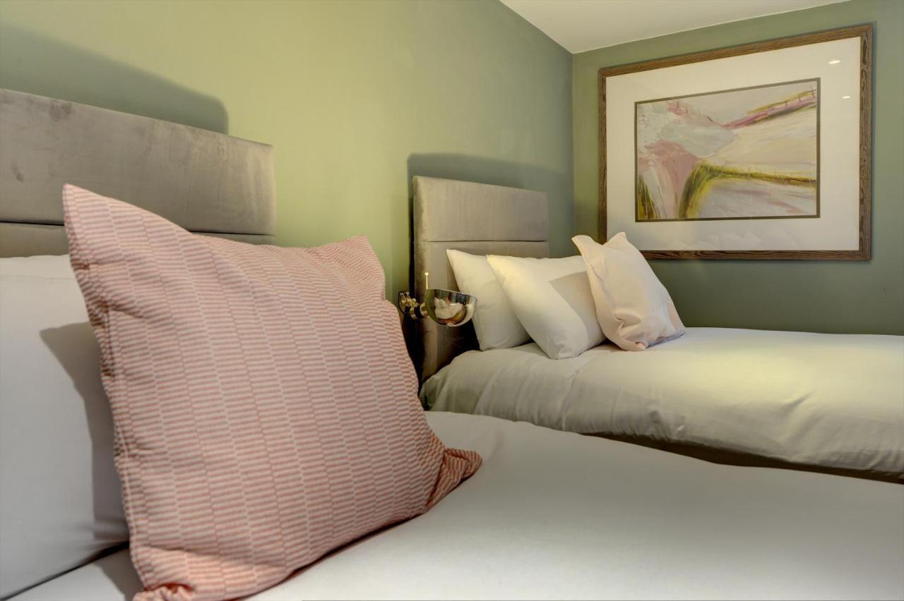 Stylish 2 Bedroom Maisonette With Parking Apartment *