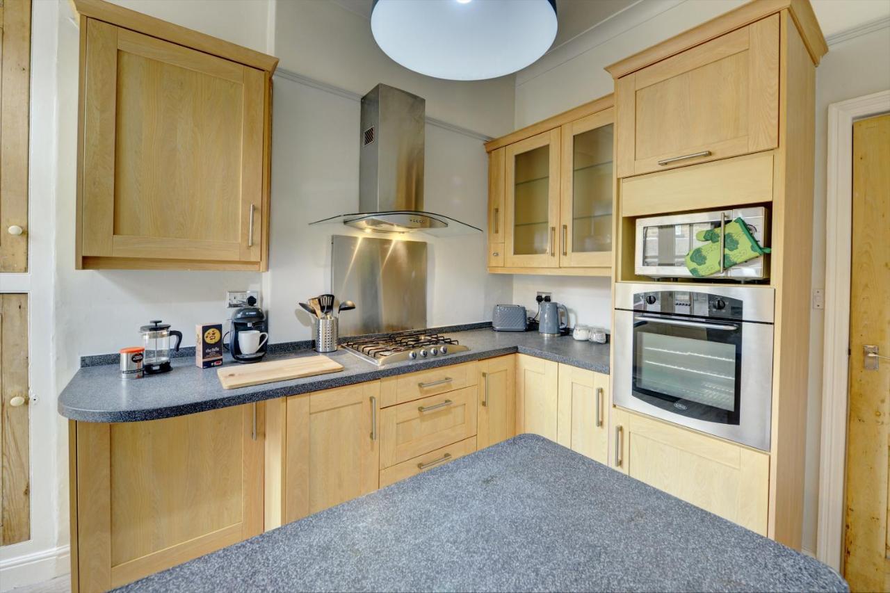 Stylish 2 Bedroom Maisonette With Parking