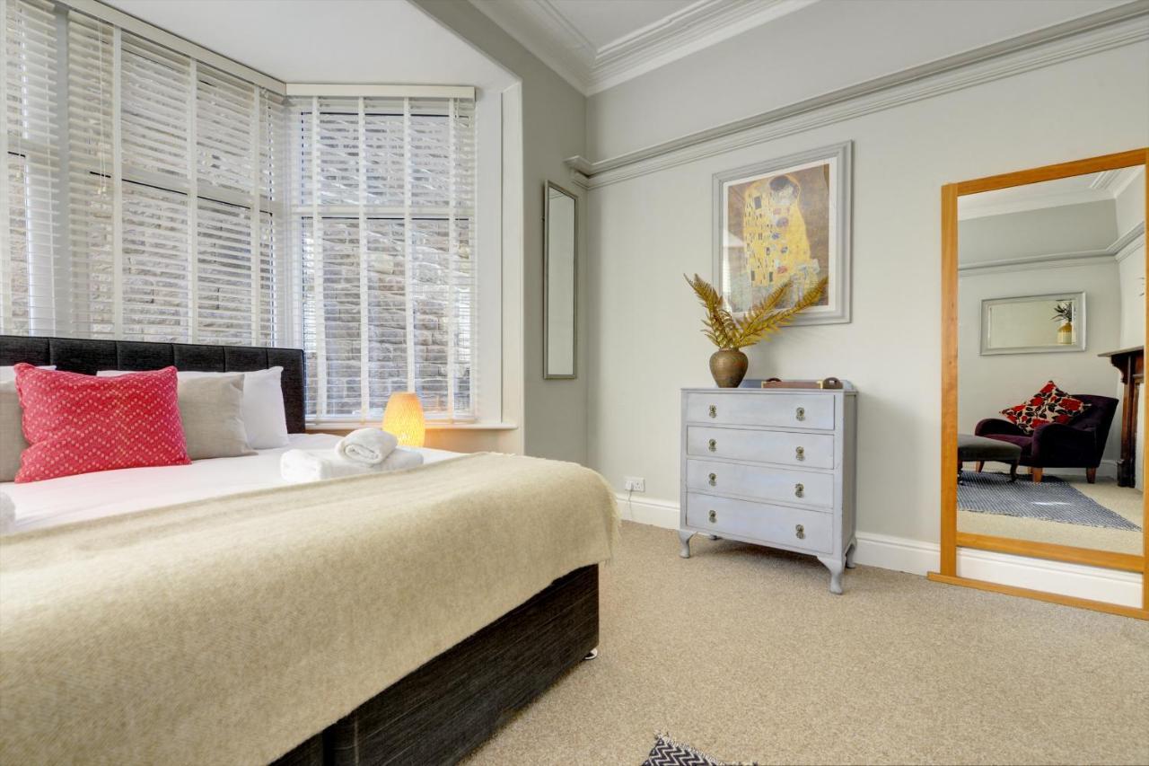 Stylish 2 Bedroom Maisonette With Parking *