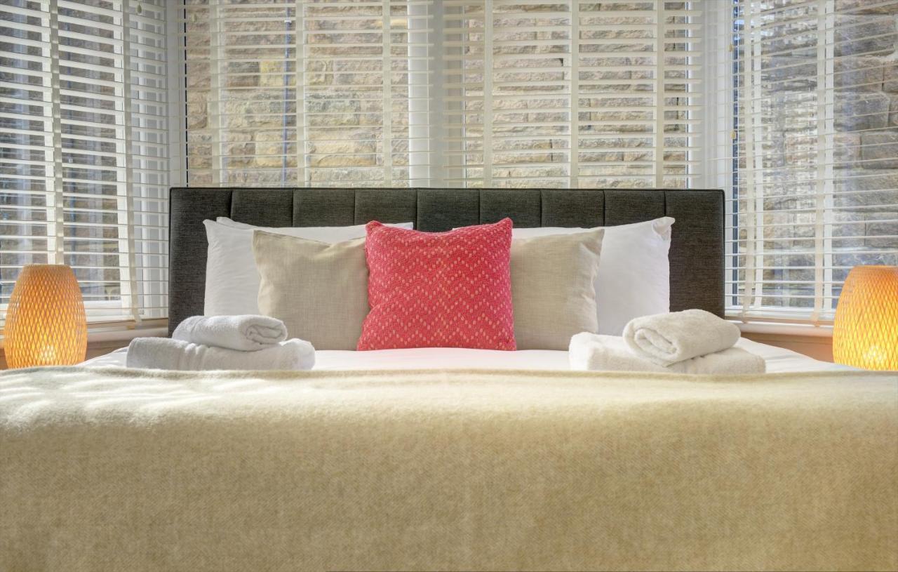 Apartment Stylish 2 Bedroom Maisonette With Parking *